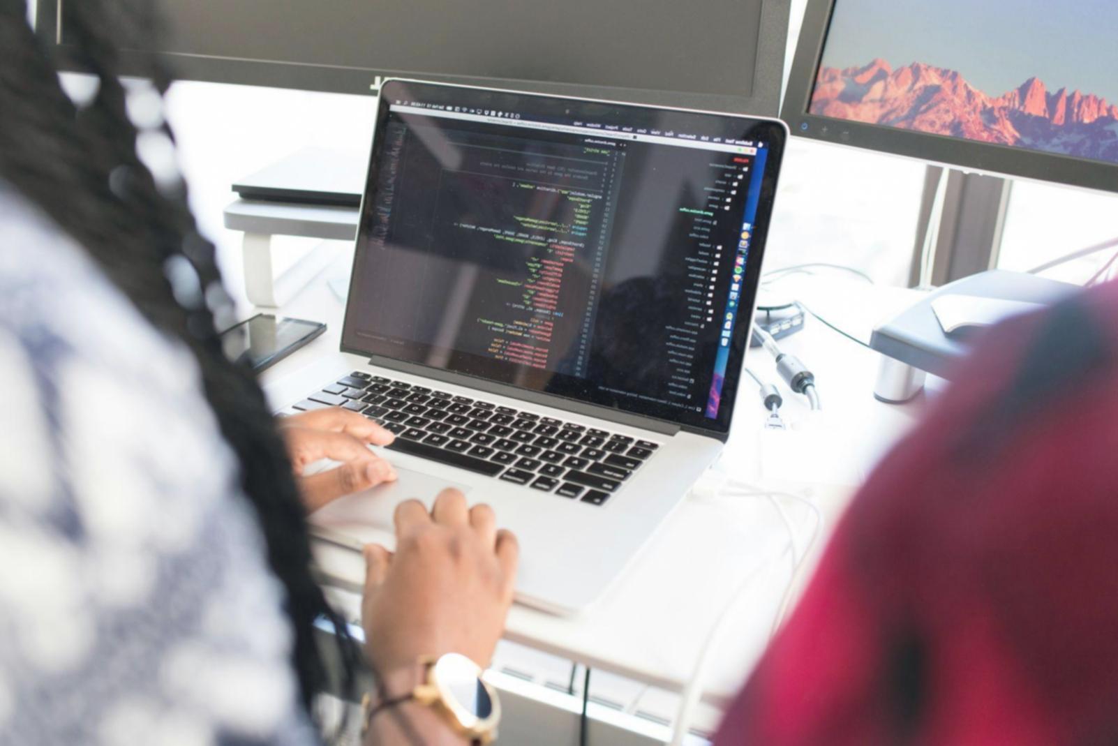 Interactive financial learning session with participants